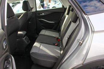 Vauxhall Grandland X 1.5 Turbo D BlueInjection SE SUV 5dr Diesel Auto Euro 6 (s/s) (1