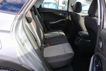 Vauxhall Grandland X 1.5 Turbo D BlueInjection SE SUV 5dr Diesel Auto Euro 6 (s/s) (1