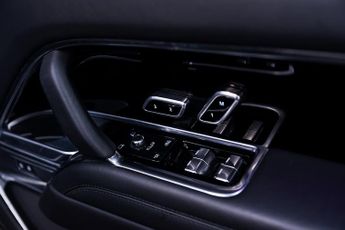 Land Rover Range Rover 3.0 P550e 38.2kWh Autobiography SUV 5dr Petrol Plug-in Hybrid Au