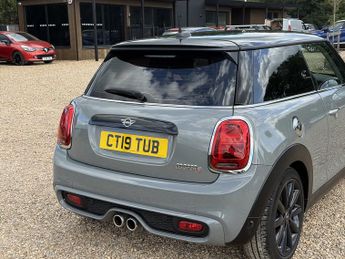 MINI Hatch 2.0 Cooper S Classic Hatchback 3dr Petrol Steptronic Euro 6 (s/s