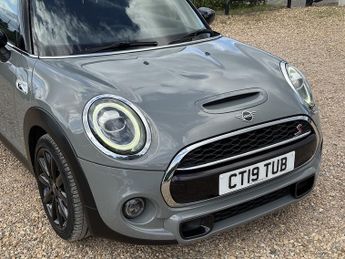 MINI Hatch 2.0 Cooper S Classic Hatchback 3dr Petrol Steptronic Euro 6 (s/s