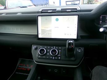 Land Rover Defender X-DYNAMIC SE