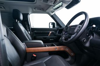 Land Rover Defender 110 3.0 D250 MHEV X-Dynamic HSE SUV 5dr Diesel Auto 4WD Euro 6 (s/s)