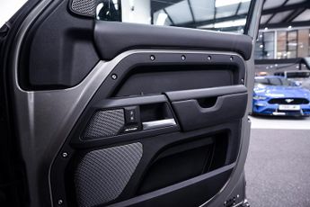Land Rover Defender 110 3.0 D250 MHEV X-Dynamic HSE SUV 5dr Diesel Auto 4WD Euro 6 (s/s)