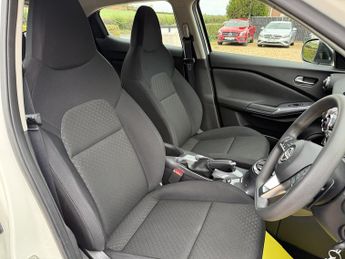 Nissan Juke 1.0 DIG-T Acenta SUV 5dr Petrol DCT Auto Euro 6 (s/s) (114 ps)
