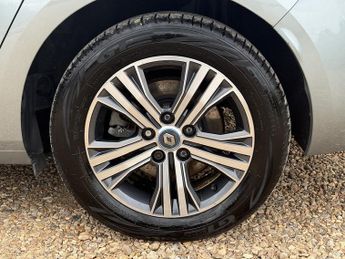 Renault Megane 1.6 E-TECH 9.8kWh Iconic Sport Tourer 5dr Petrol Plug-in Hybrid 