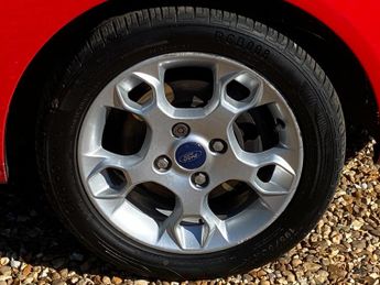Ford Fiesta 1.4 Zetec Hatchback 5dr Petrol Manual (130 g/km, 94 bhp)