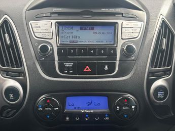 Hyundai ix35 2.0 CRDi Premium SUV 5dr Diesel Manual 4WD Euro 5 (134 bhp)