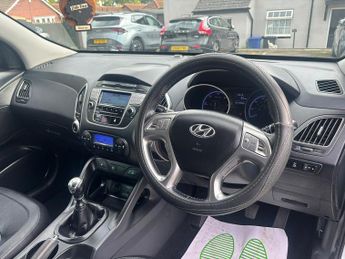 Hyundai ix35 2.0 CRDi Premium SUV 5dr Diesel Manual 4WD Euro 5 (134 bhp)