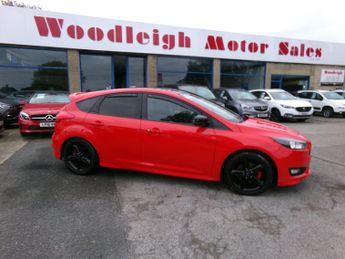 Ford Focus 1.5 ZETEC S RED EDITION