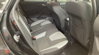 Ford Focus 1.6 Zetec S Hatchback 5dr Petrol Powershift Euro 5 (125 ps)