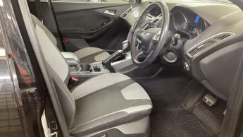 Ford Focus 1.6 Zetec S Hatchback 5dr Petrol Powershift Euro 5 (125 ps)