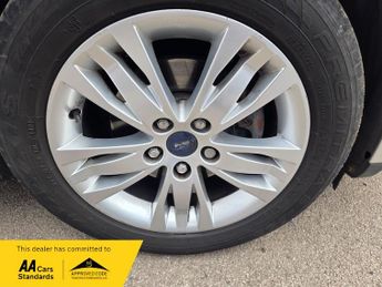 Ford Focus 1.6 Titanium Navigator Hatchback 5dr Petrol Powershift Euro 5 (1