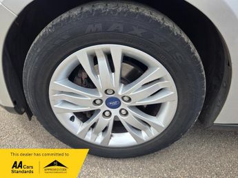 Ford Focus 1.6 Titanium Navigator Hatchback 5dr Petrol Powershift Euro 5 (1