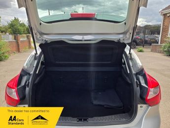 Ford Focus 1.6 Titanium Navigator Hatchback 5dr Petrol Powershift Euro 5 (1