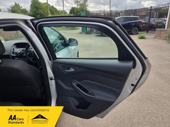 Ford Focus 1.6 Titanium Navigator Hatchback 5dr Petrol Powershift Euro 5 (1