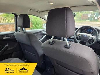 Ford Focus 1.6 Titanium Navigator Hatchback 5dr Petrol Powershift Euro 5 (1