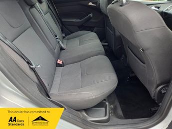 Ford Focus 1.6 Titanium Navigator Hatchback 5dr Petrol Powershift Euro 5 (1