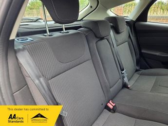 Ford Focus 1.6 Titanium Navigator Hatchback 5dr Petrol Powershift Euro 5 (1