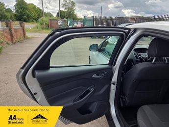 Ford Focus 1.6 Titanium Navigator Hatchback 5dr Petrol Powershift Euro 5 (1