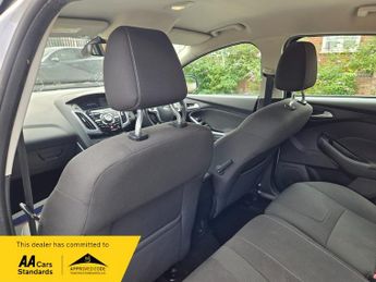 Ford Focus 1.6 Titanium Navigator Hatchback 5dr Petrol Powershift Euro 5 (1