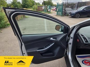 Ford Focus 1.6 Titanium Navigator Hatchback 5dr Petrol Powershift Euro 5 (1