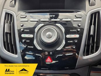 Ford Focus 1.6 Titanium Navigator Hatchback 5dr Petrol Powershift Euro 5 (1