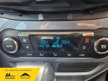 Ford Focus 1.6 Titanium Navigator Hatchback 5dr Petrol Powershift Euro 5 (1