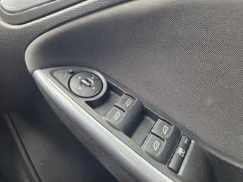 Ford Focus 1.6 Titanium Navigator Hatchback 5dr Petrol Powershift Euro 5 (1