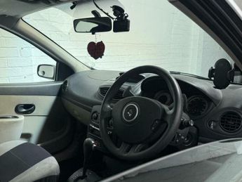 Renault Clio 1.6 VVT Expression 5dr