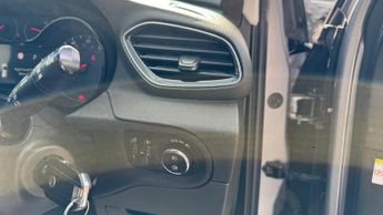 Vauxhall Grandland X 1.6 Turbo D BlueInjection SE SUV 5dr Diesel Auto Euro 6 (s/s) (1