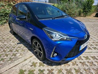 Toyota Yaris 1.5 VVT-h Blue Bi-Tone E-CVT Euro 6 (s/s) 5dr