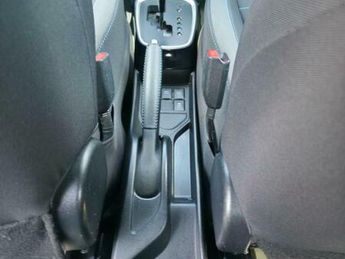 Toyota Yaris 1.5 VVT-h Blue Bi-Tone E-CVT Euro 6 (s/s) 5dr