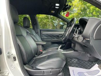 Mitsubishi Outlander 2.4h TwinMotor 13.8kWh 4h CVT 4WD Euro 6 (s/s) 5dr