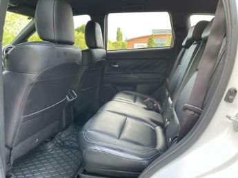 Mitsubishi Outlander 2.4h TwinMotor 13.8kWh 4h CVT 4WD Euro 6 (s/s) 5dr