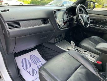 Mitsubishi Outlander 2.4h TwinMotor 13.8kWh 4h CVT 4WD Euro 6 (s/s) 5dr