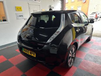 Nissan Leaf 30kWh Tekna Hatchback 5dr Electric Auto (109 bhp)