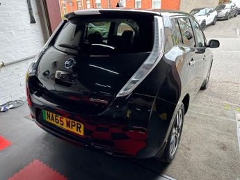 Nissan Leaf 30kWh Tekna Hatchback 5dr Electric Auto (109 bhp)