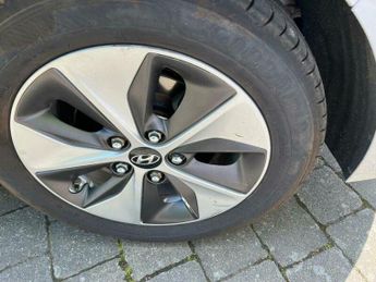 Hyundai Ioniq 28kWh Premium Auto 5dr