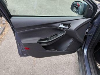 Ford Focus 1.6 Zetec Powershift Euro 5 5dr