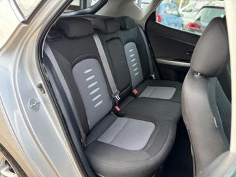 Kia Ceed 1.6 CRDi 2 Hatchback 5dr Diesel Auto Euro 5 (126 bhp)