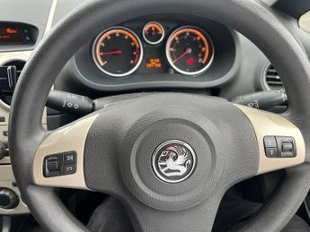 Vauxhall Corsa 1.4i 16v Club Hatchback 3dr Petrol Manual (142 g/km, 89 bhp)