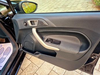 Ford Fiesta 1.4 Titanium Hatchback 5dr Petrol Automatic (154 g/km, 94 bhp)