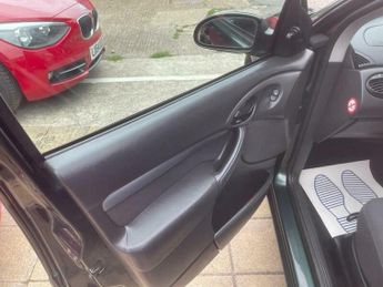 Ford Focus 1.6i 16v Zetec 5dr