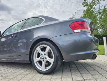 BMW 1 SERIES 2.0 118d Exclusive Edition Steptronic Euro 5 2dr