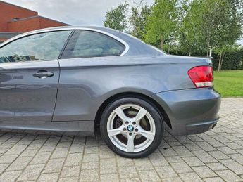 BMW 1 SERIES 2.0 118d Exclusive Edition Steptronic Euro 5 2dr