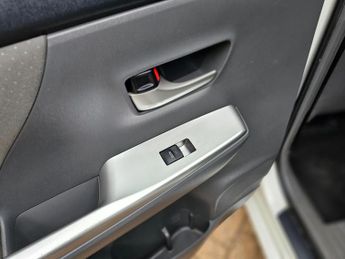 Toyota Prius 1.8 VVT-h Icon CVT Euro 5 (s/s) 5dr