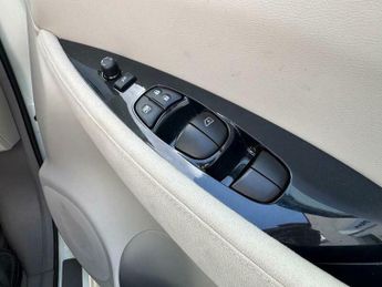 Nissan Leaf 24kWh Hatchback 5dr Electric Auto (107 bhp)