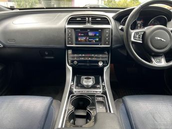 Jaguar XE R-SPORT