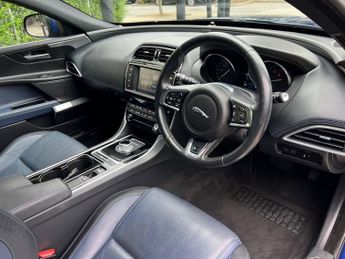 Jaguar XE R-SPORT